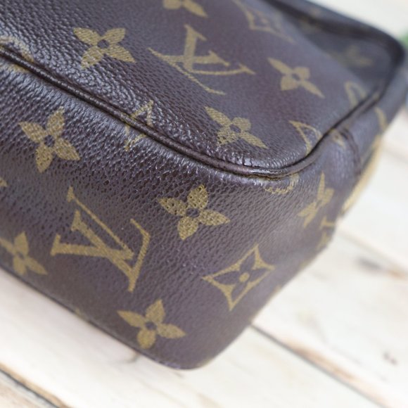 Louis Vuitton Cosmetic Pouch Toilette 23 - Picture 7 of 10